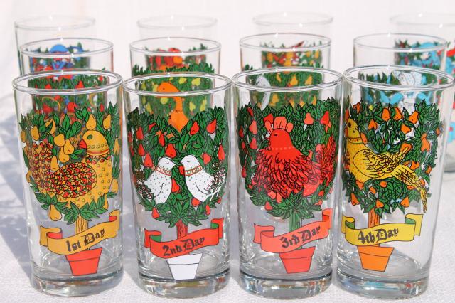 https://www.laurelleaffarm.com/item-photos/12-Days-of-Christmas-Anchor-Hocking-set-of-drinking-glasses-vintage-holiday-tableware-Laurel-Leaf-Farm-item-no-nt11179-1.jpg