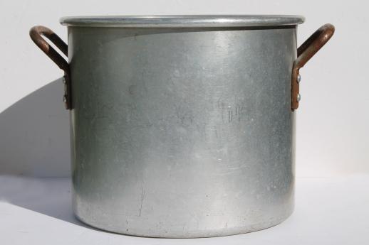 Aluminum Pot / Old Pod / Vintage Pod / Cast Aluminum Pot / Aluminum Stew Pot  / Large Cooking Pot / Farmhouse Decor / Antique Aluminum Pot 