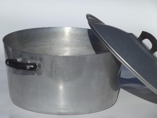 Wear Ever Aluminum USA 4 Quart Dutch Oven Stock Pot 1294 Trivet – Olde  Kitchen & Home