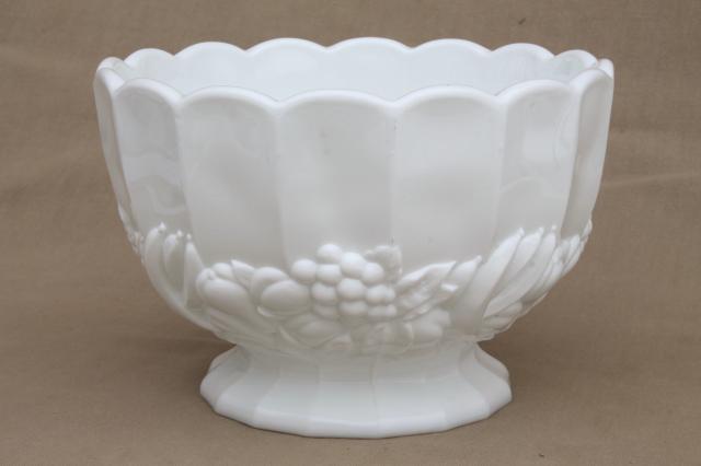 Vintage Milk Gl Centerpiece Large Fruit Bowl Della Robbia Banana Vintage Milk Gl Centerpiece Large Fruit Bowl Della Robbia Banana Fruits Pattern